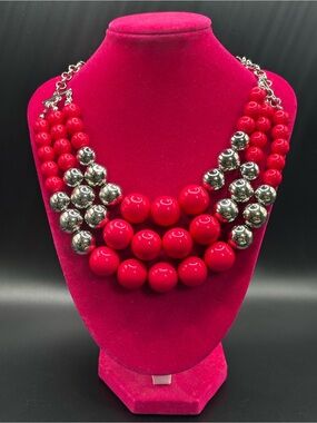 NWOT vibrant hot pink & silver beaded layered statement necklace . 22” chain